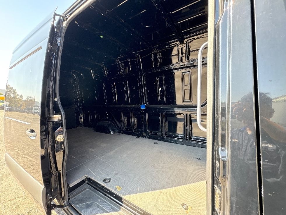 Cargo Van (Panel Van)-Light and Medium Duty Trucks-Mercedes-2020-Sprinter-West Sacramento-CA-40,299\n\t\tmiles-$ 40,000 - Image 24