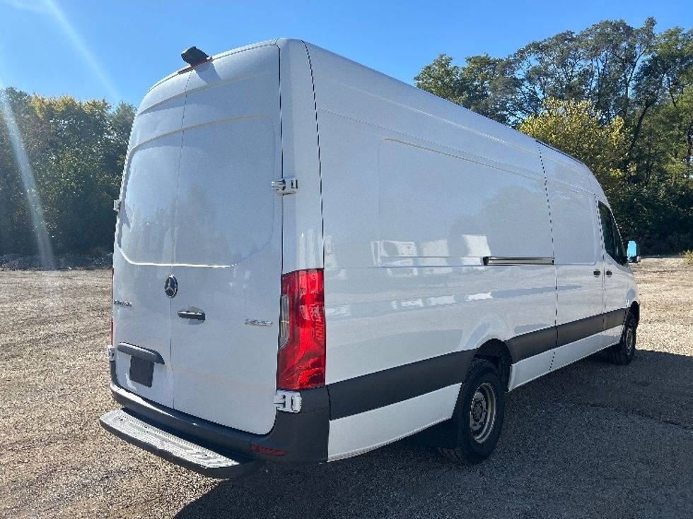 Cargo Van (Panel Van)-Light and Medium Duty Trucks-Mercedes-2021-Sprinter-East Chicago-IN-82,123\n\t\tmiles-$ 41,500 - Image 11
