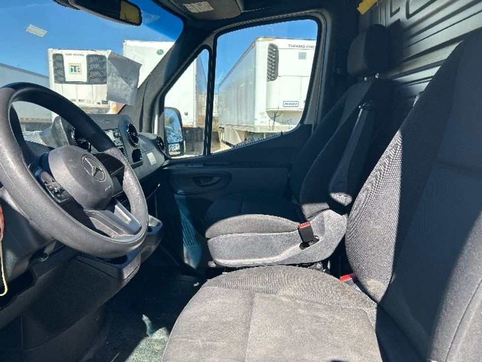 Cargo Van (Panel Van)-Light and Medium Duty Trucks-Mercedes-2021-Sprinter-East Chicago-IN-82,123\n\t\tmiles-$ 41,500 - Image 16