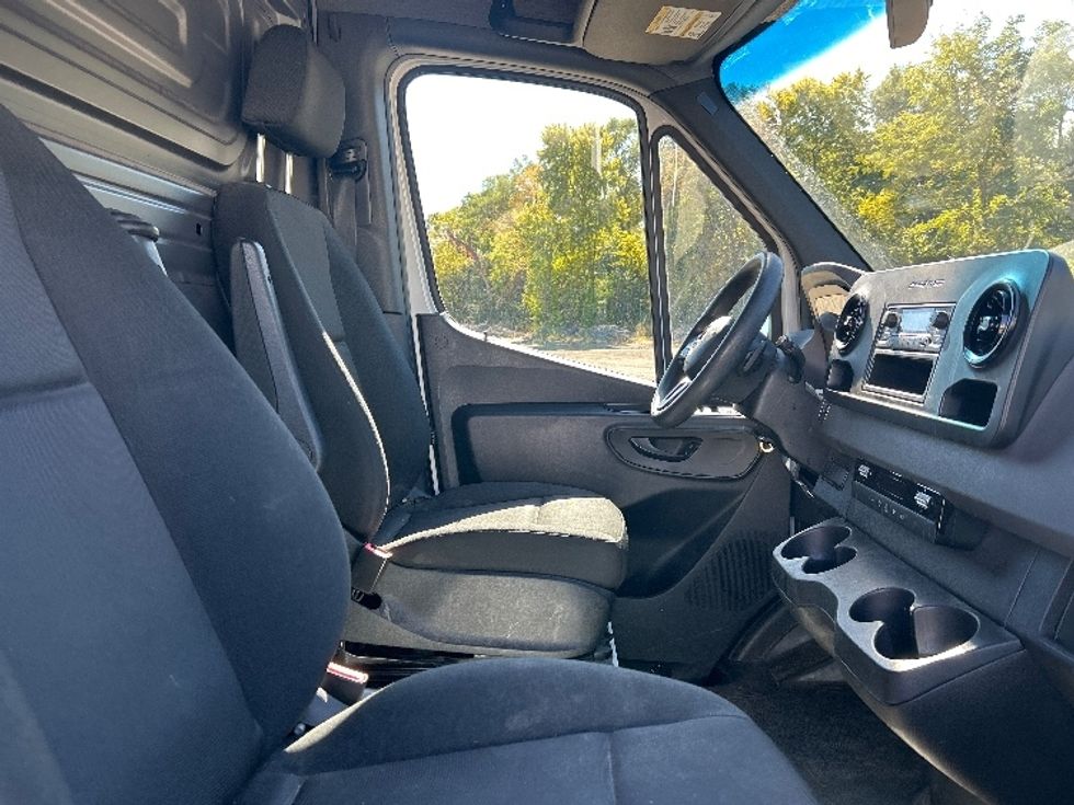 Cargo Van (Panel Van)-Light and Medium Duty Trucks-Mercedes-2021-Sprinter-East Chicago-IN-82,123\n\t\tmiles-$ 41,500 - Image 19