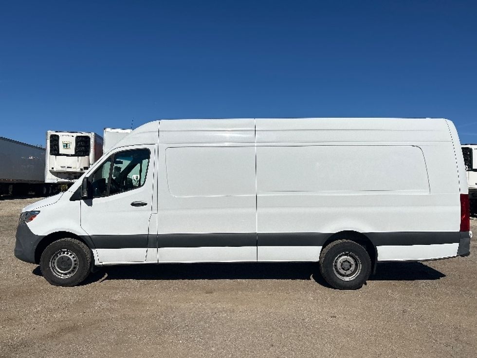 Cargo Van (Panel Van)-Light and Medium Duty Trucks-Mercedes-2021-Sprinter-East Chicago-IN-82,123\n\t\tmiles-$ 41,500 - Image 4
