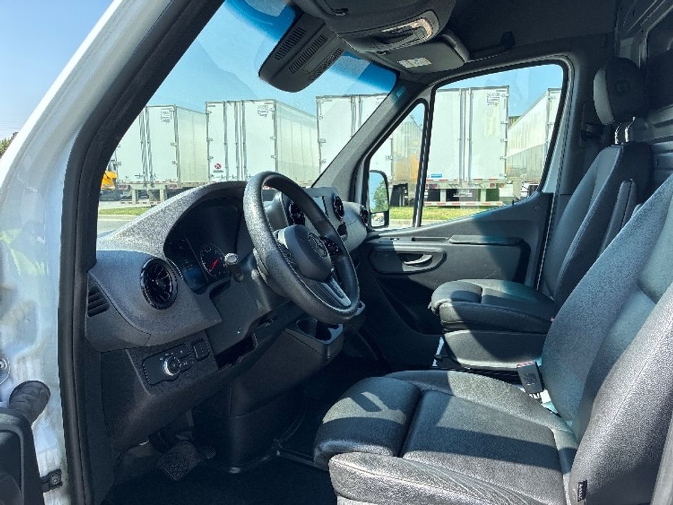 Cargo Van (Panel Van)-Light and Medium Duty Trucks-Mercedes-2022-Sprinter-Concord-NC-130,055\n\t\tmiles-$ 35,750 - Image 17