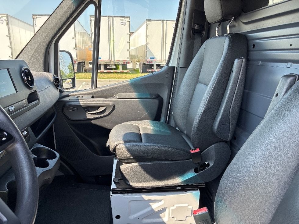 Cargo Van (Panel Van)-Light and Medium Duty Trucks-Mercedes-2022-Sprinter-Concord-NC-130,055\n\t\tmiles-$ 35,750 - Image 19