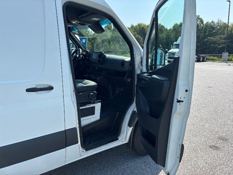 Cargo Van (Panel Van)-Light and Medium Duty Trucks-Mercedes-2022-Sprinter-Concord-NC-130,055\n\t\tmiles-$ 35,750 - Image 20