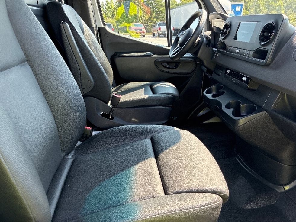 Cargo Van (Panel Van)-Light and Medium Duty Trucks-Mercedes-2022-Sprinter-Concord-NC-130,055\n\t\tmiles-$ 35,750 - Image 22