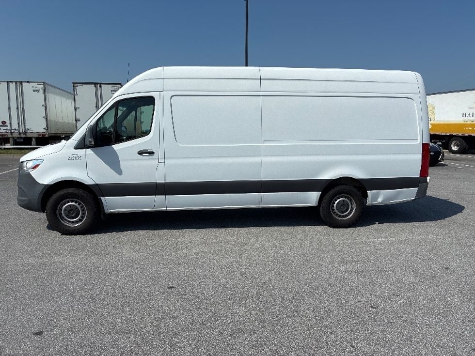 Cargo Van (Panel Van)-Light and Medium Duty Trucks-Mercedes-2022-Sprinter-Concord-NC-130,055\n\t\tmiles-$ 35,750 - Image 4