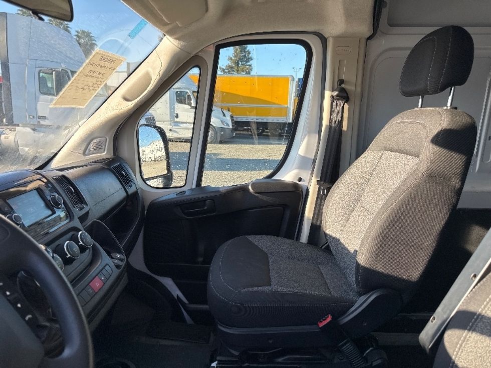 Cargo Van (Panel Van)-Light and Medium Duty Trucks-RAM-2021-PROMASTR-West Sacramento-CA-88,432\n\t\tmiles-$ 26,000 - Image 17