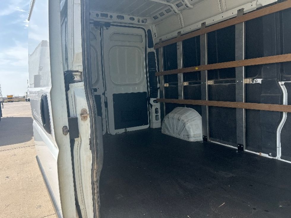 Cargo Van (Panel Van)-Light and Medium Duty Trucks-RAM-2022-PROMASTR-Lubbock-TX-162,572\n\t\tmiles-$ 10,500 - Image 26
