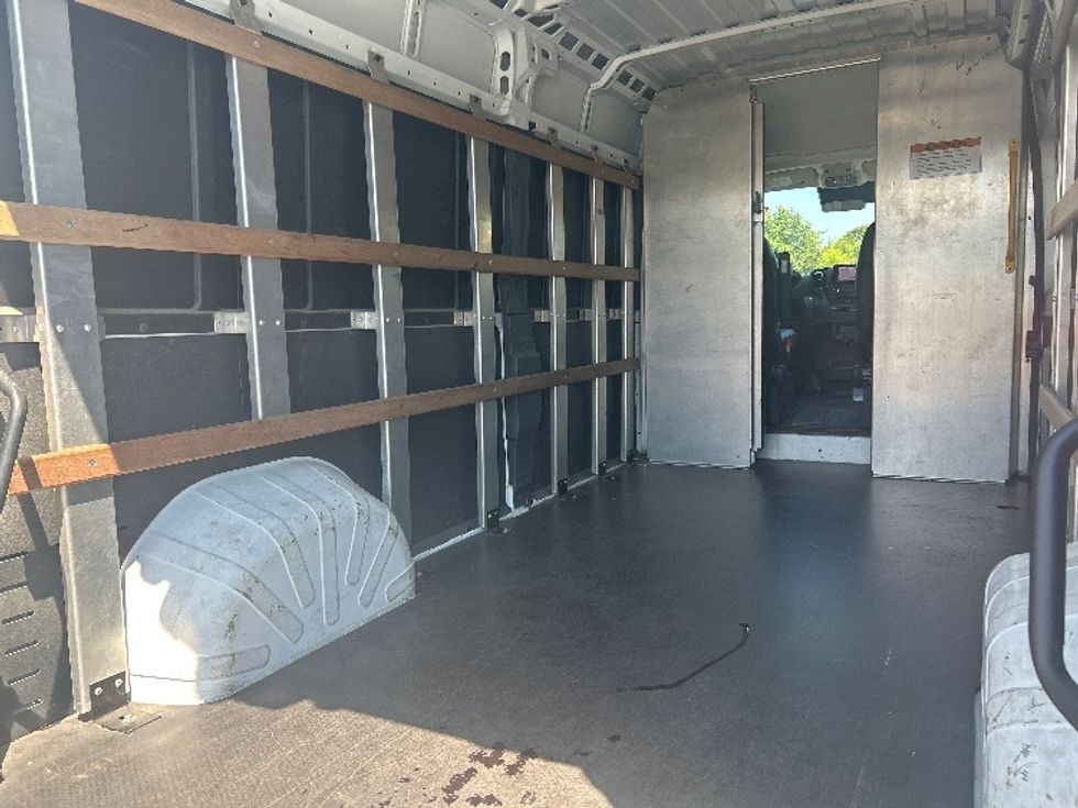 Cargo Van (Panel Van)-Light and Medium Duty Trucks-RAM-2022-PROMASTR-Springfield-MA-51,121\n\t\tmiles-$ 36,000 - Image 11
