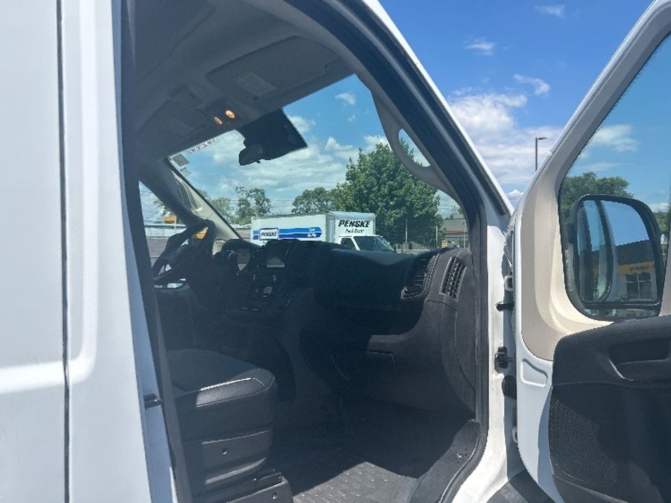 Cargo Van (Panel Van)-Light and Medium Duty Trucks-RAM-2022-PROMASTR-Springfield-MA-51,121\n\t\tmiles-$ 36,000 - Image 17