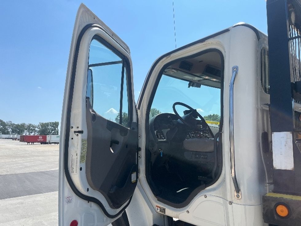 Carhauler-Light and Medium Duty Trucks-Freightliner-2020-M2-Conover-NC-185,782\n\t\tmiles-$ 66,750 - Image 12