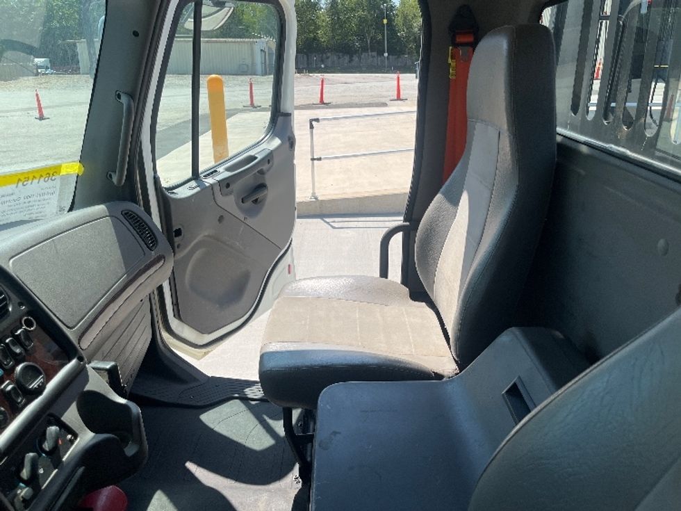 Carhauler-Light and Medium Duty Trucks-Freightliner-2020-M2-Conover-NC-185,782\n\t\tmiles-$ 66,750 - Image 15