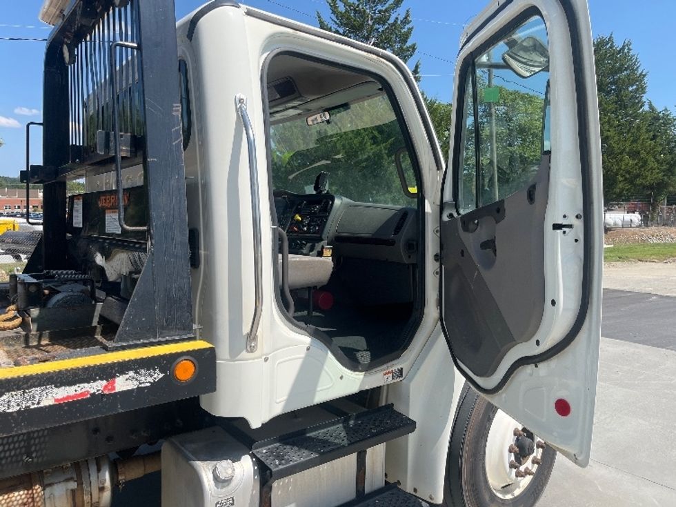 Carhauler-Light and Medium Duty Trucks-Freightliner-2020-M2-Conover-NC-185,782\n\t\tmiles-$ 66,750 - Image 16