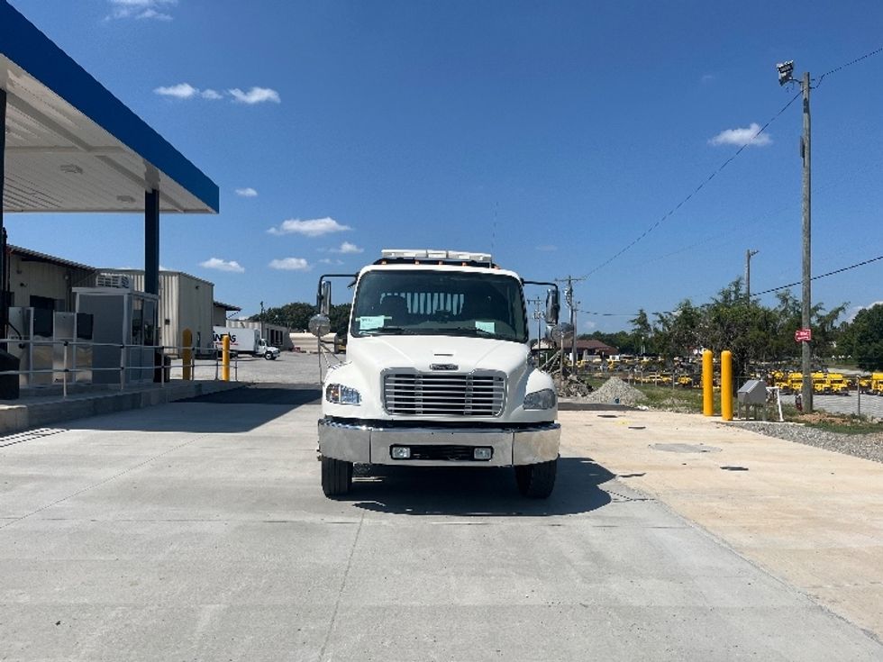 Carhauler-Light and Medium Duty Trucks-Freightliner-2020-M2-Conover-NC-185,782\n\t\tmiles-$ 66,750 - Image 2