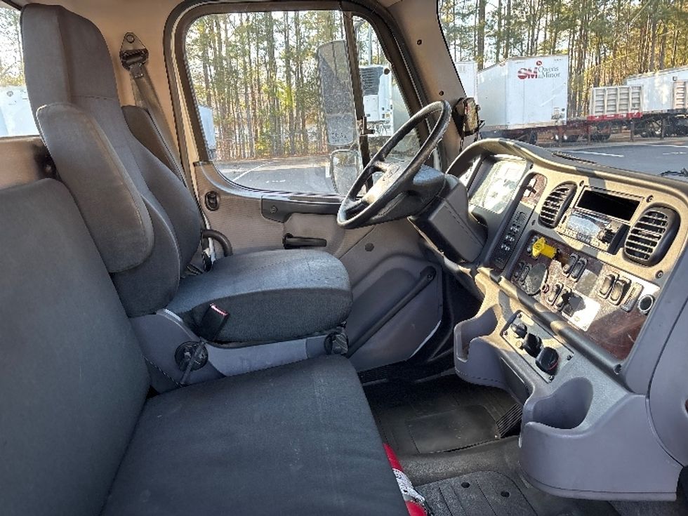 CARHAULR-Light and Medium Duty Trucks-Freightliner-2019-M2-Kennesaw-GA-396,719\n\t\tmiles-$ 49,750 - Image 22