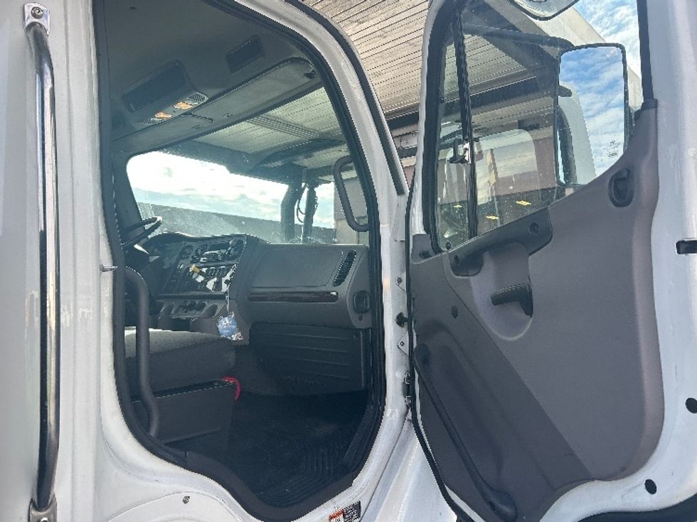 CARHAULR-Light and Medium Duty Trucks-Freightliner-2019-M2-Las Vegas-NV-243,472\n\t\tmiles-$ 61,000 - Image 16