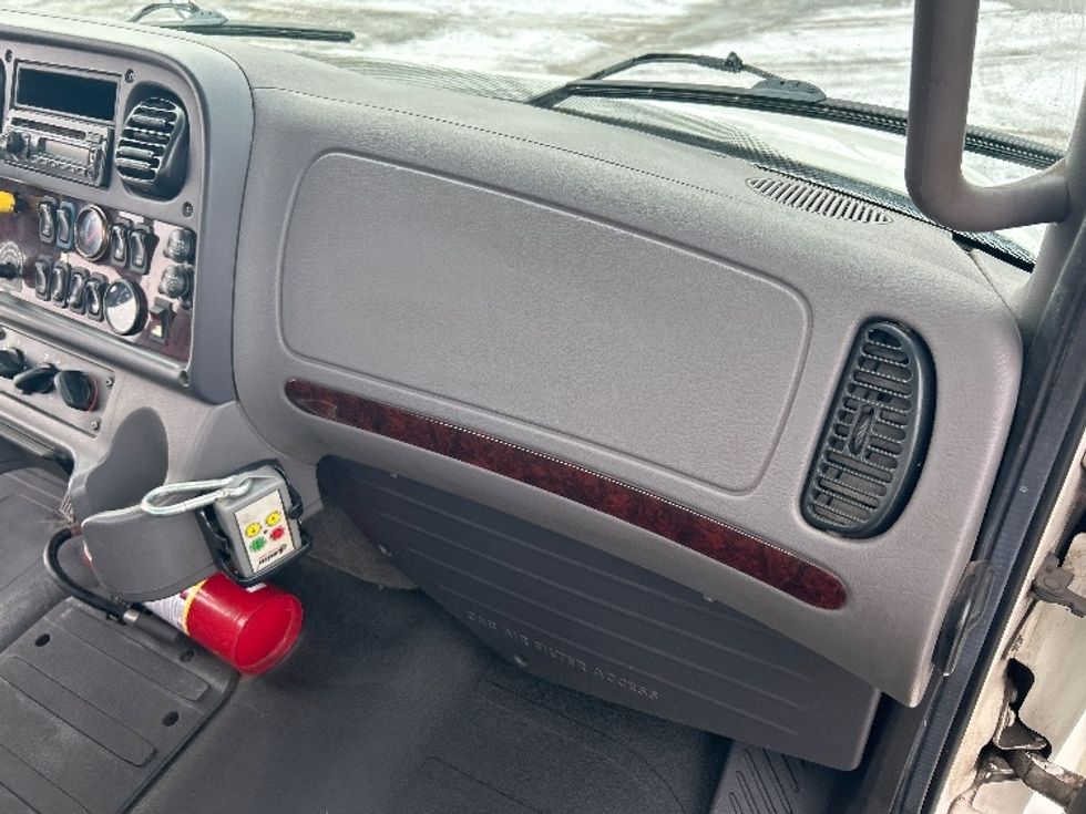 CARHAULR-Light and Medium Duty Trucks-Freightliner-2019-M2-Montreal-PQ-264,330\n\t\tkm-$ 98,250 - Image 17