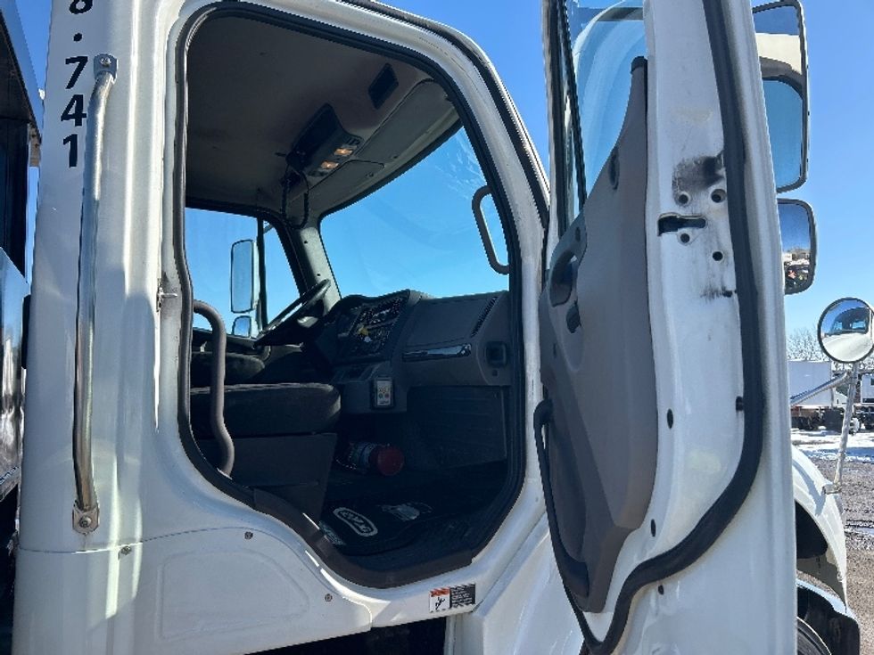 CARHAULR-Light and Medium Duty Trucks-Freightliner-2019-M2-Montreal-PQ-269,629\n\t\tkm-$ 102,000 - Image 18
