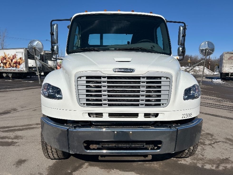 CARHAULR-Light and Medium Duty Trucks-Freightliner-2019-M2-Montreal-PQ-269,629\n\t\tkm-$ 102,000 - Image 2