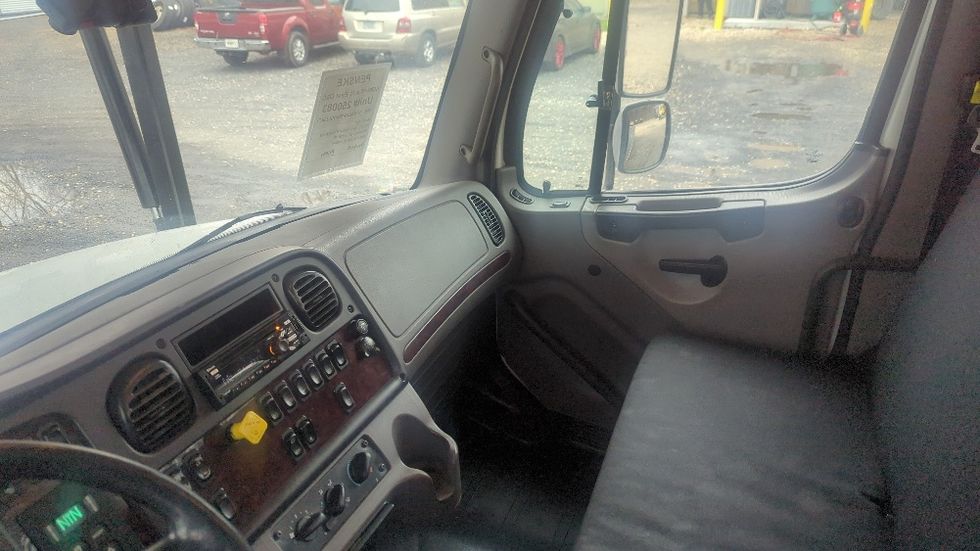 CARHAULR-Light and Medium Duty Trucks-Freightliner-2019-M2-Suwanee-GA-400,906\n\t\tmiles-$ 47,500 - Image 15