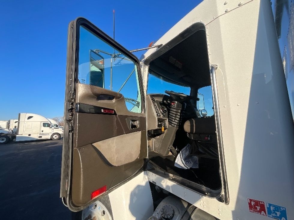 CARHAULR-Light and Medium Duty Trucks-Kenworth-2019-T370-East Chicago-IN-182,472\n\t\tmiles-$ 68,250 - Image 13