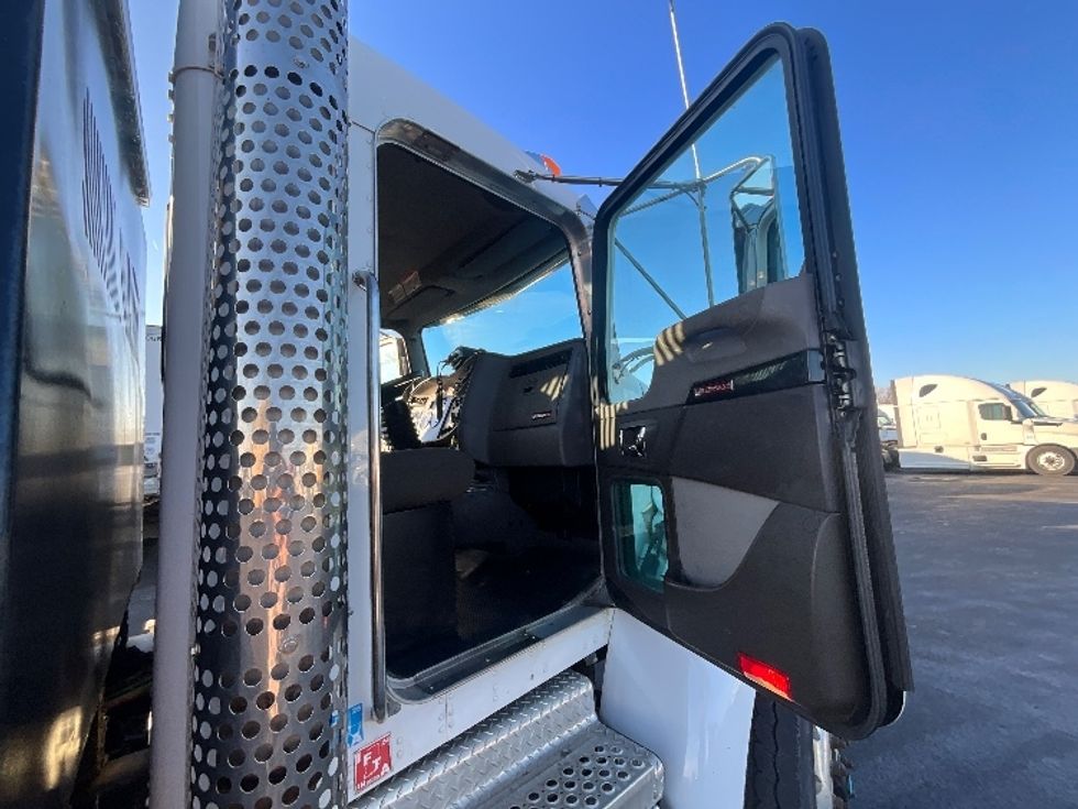 CARHAULR-Light and Medium Duty Trucks-Kenworth-2019-T370-East Chicago-IN-182,472\n\t\tmiles-$ 68,250 - Image 17
