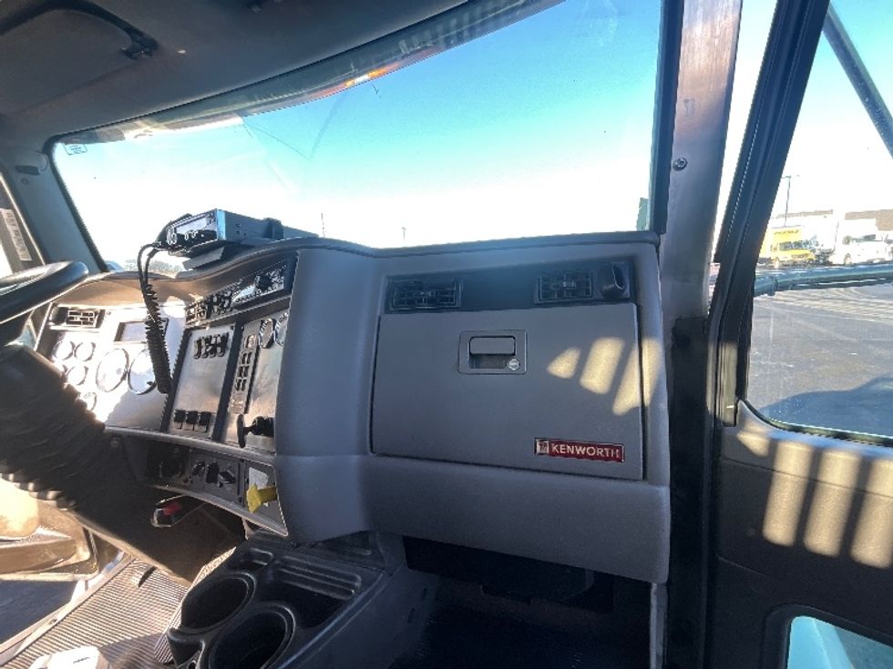 CARHAULR-Light and Medium Duty Trucks-Kenworth-2019-T370-East Chicago-IN-182,472\n\t\tmiles-$ 68,250 - Image 18
