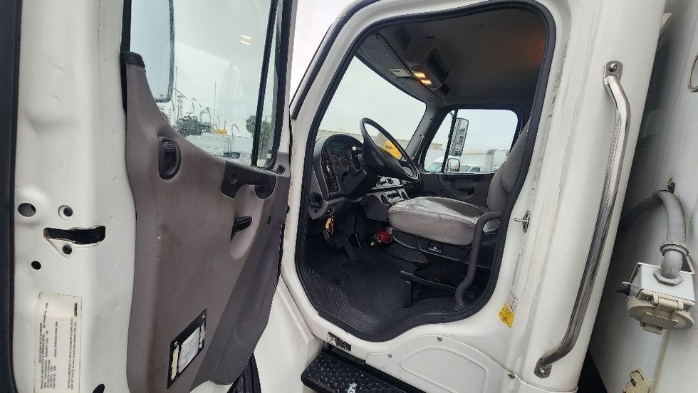 Cold Plate-Light and Medium Duty Trucks-Freightliner-2019-M2-Ocala-FL-172,803\n\t\tmiles-$ 34,250 - Image 16