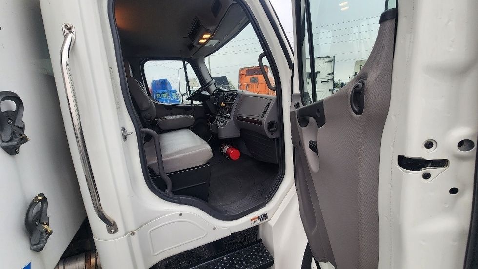 Cold Plate-Light and Medium Duty Trucks-Freightliner-2019-M2-Ocala-FL-172,803\n\t\tmiles-$ 34,250 - Image 19