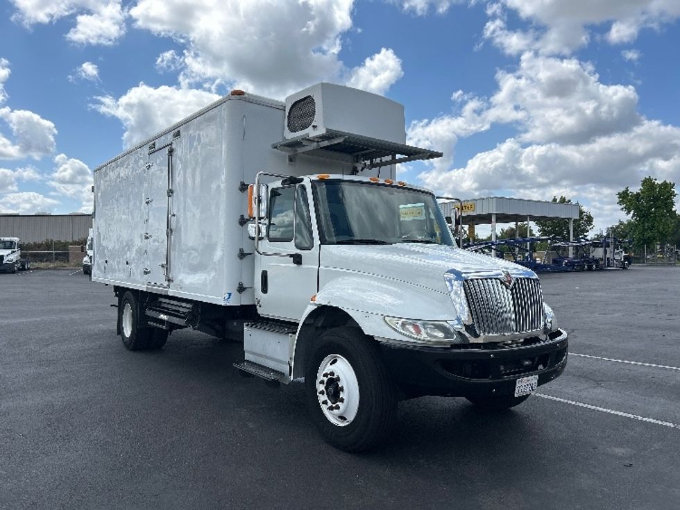 Cold Plate-Light and Medium Duty Trucks-International-2017-4300-Ceres-CA-122,280\n\t\tmiles-$ 33,000 - Image 1