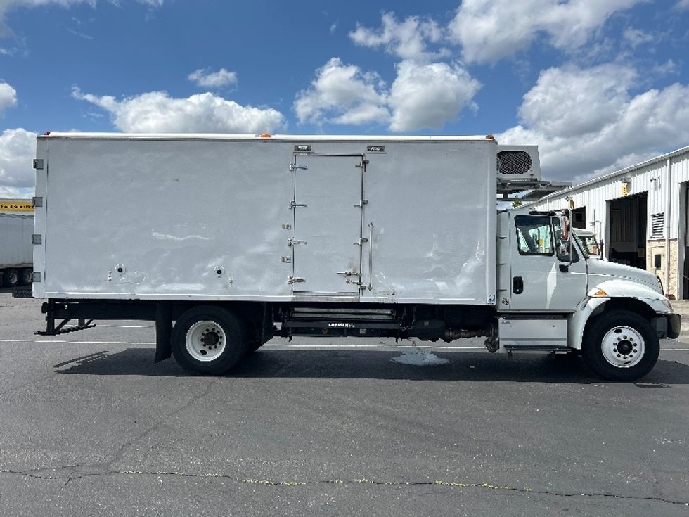 Cold Plate-Light and Medium Duty Trucks-International-2017-4300-Ceres-CA-122,280\n\t\tmiles-$ 33,000 - Image 15