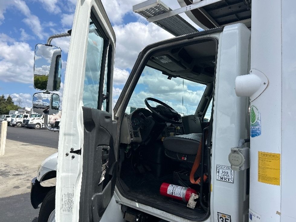 Cold Plate-Light and Medium Duty Trucks-International-2017-4300-Ceres-CA-122,280\n\t\tmiles-$ 33,000 - Image 16