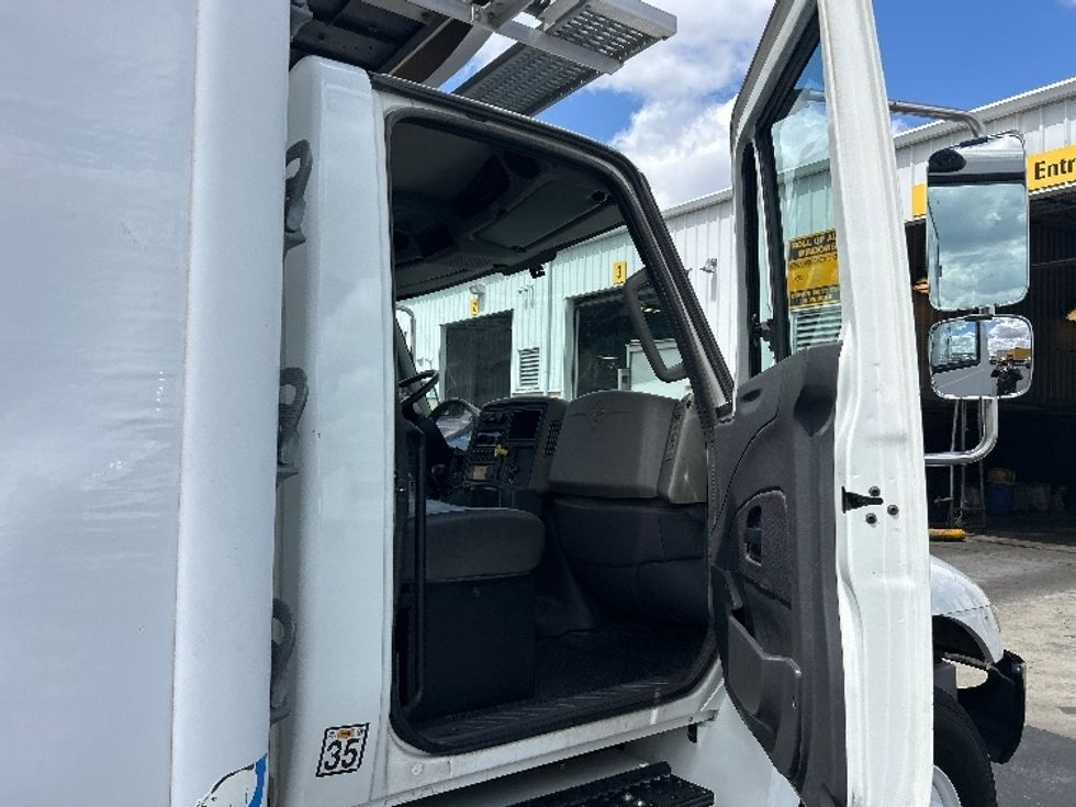 Cold Plate-Light and Medium Duty Trucks-International-2017-4300-Ceres-CA-122,280\n\t\tmiles-$ 33,000 - Image 20