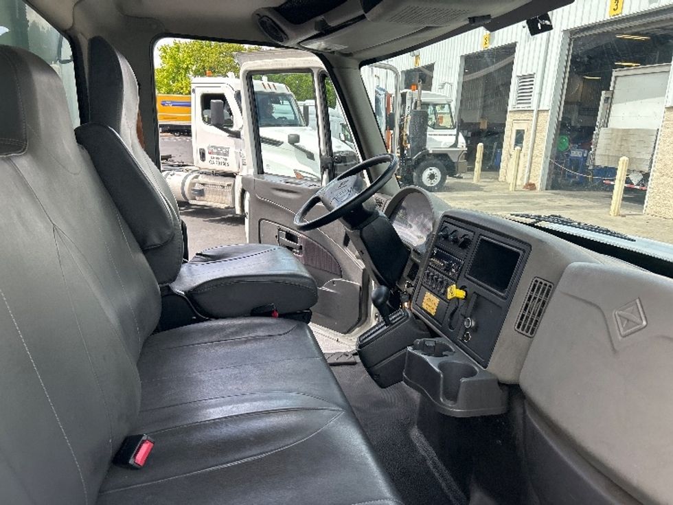 Cold Plate-Light and Medium Duty Trucks-International-2017-4300-Ceres-CA-122,280\n\t\tmiles-$ 33,000 - Image 24