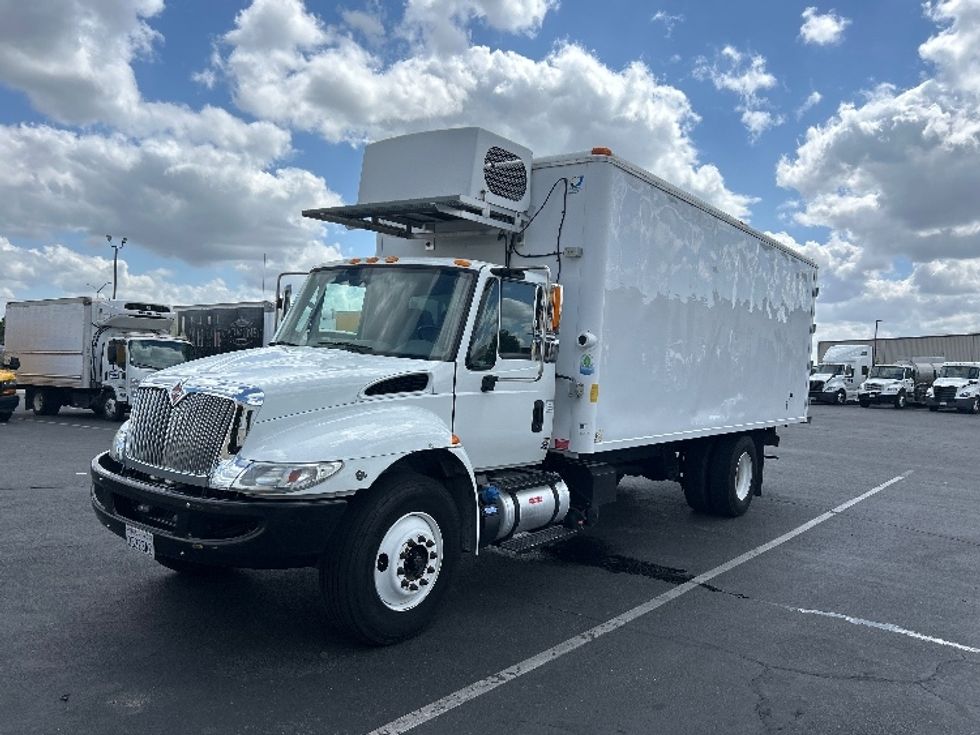 Cold Plate-Light and Medium Duty Trucks-International-2017-4300-Ceres-CA-122,280\n\t\tmiles-$ 33,000 - Image 3