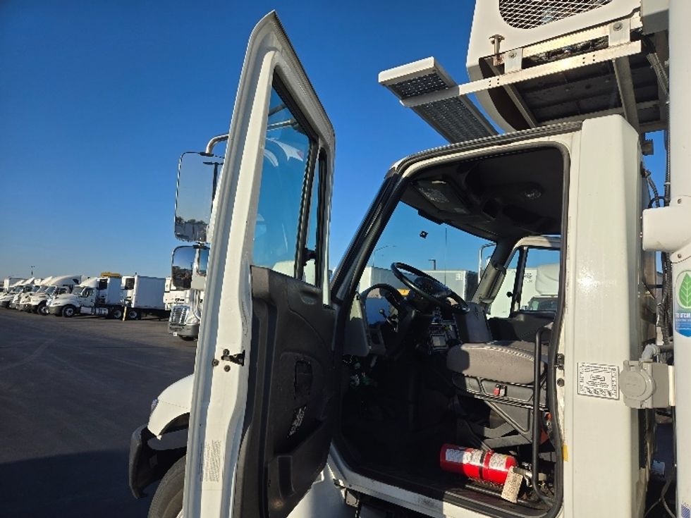 Cold Plate-Light and Medium Duty Trucks-International-2017-4300-Stockton-CA-197,500\n\t\tmiles-$ 31,250 - Image 15