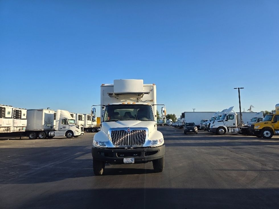 Cold Plate-Light and Medium Duty Trucks-International-2017-4300-Stockton-CA-197,500\n\t\tmiles-$ 31,250 - Image 2