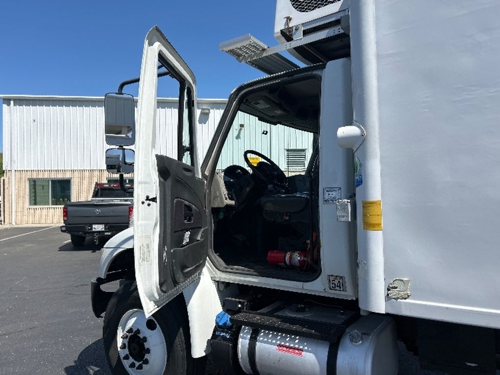 Cold Plate-Light and Medium Duty Trucks-International-2017-4400-Ceres-CA-127,002\n\t\tmiles-$ 54,000 - Image 16
