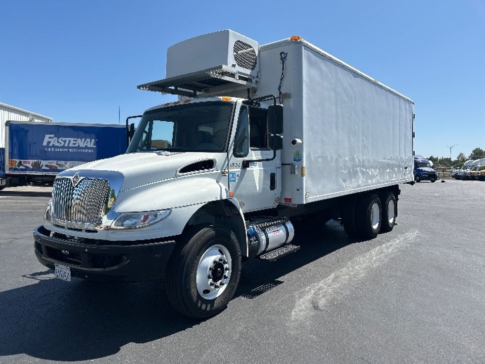 2017 International 4400 DuraStar 4400 photo 3