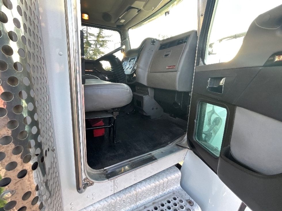 Cold Plate-Light and Medium Duty Trucks-Kenworth-2011-T370-West Sacramento-CA-185,082\n\t\tmiles-$ 29,500 - Image 20
