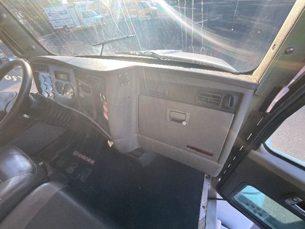 Cold Plate-Light and Medium Duty Trucks-Kenworth-2011-T370-West Sacramento-CA-185,082\n\t\tmiles-$ 29,500 - Image 21
