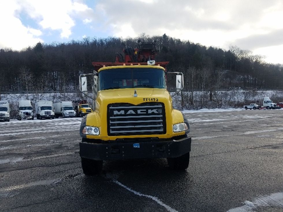 Crane Truck-Specialized Equipment-Mack-2017-GU813-Clearfield-PA-159,798\n\t\tmiles-$ 114,250 - Image 2