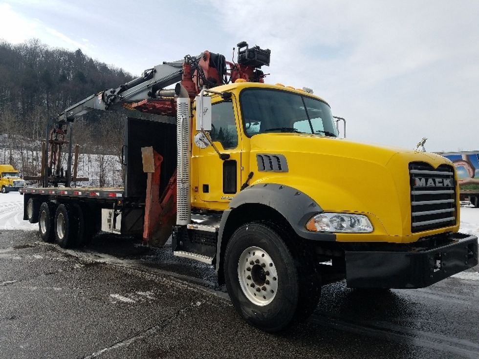 Crane Truck-Specialized Equipment-Mack-2018-GU813-Clearfield-PA-81,960\n\t\tmiles-$ 119,250 - Image 1