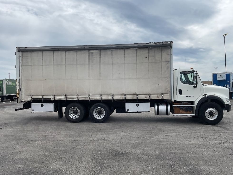 Curtain Side-Light and Medium Duty Trucks-Freightliner-2015-M211264S-Kansas City-MO-453,536\n\t\tmiles-$ 41,000 - Image 14