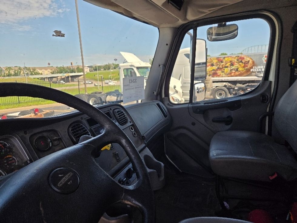 Curtain Side-Light and Medium Duty Trucks-Freightliner-2015-M211264S-Kansas City-MO-453,536\n\t\tmiles-$ 41,000 - Image 16