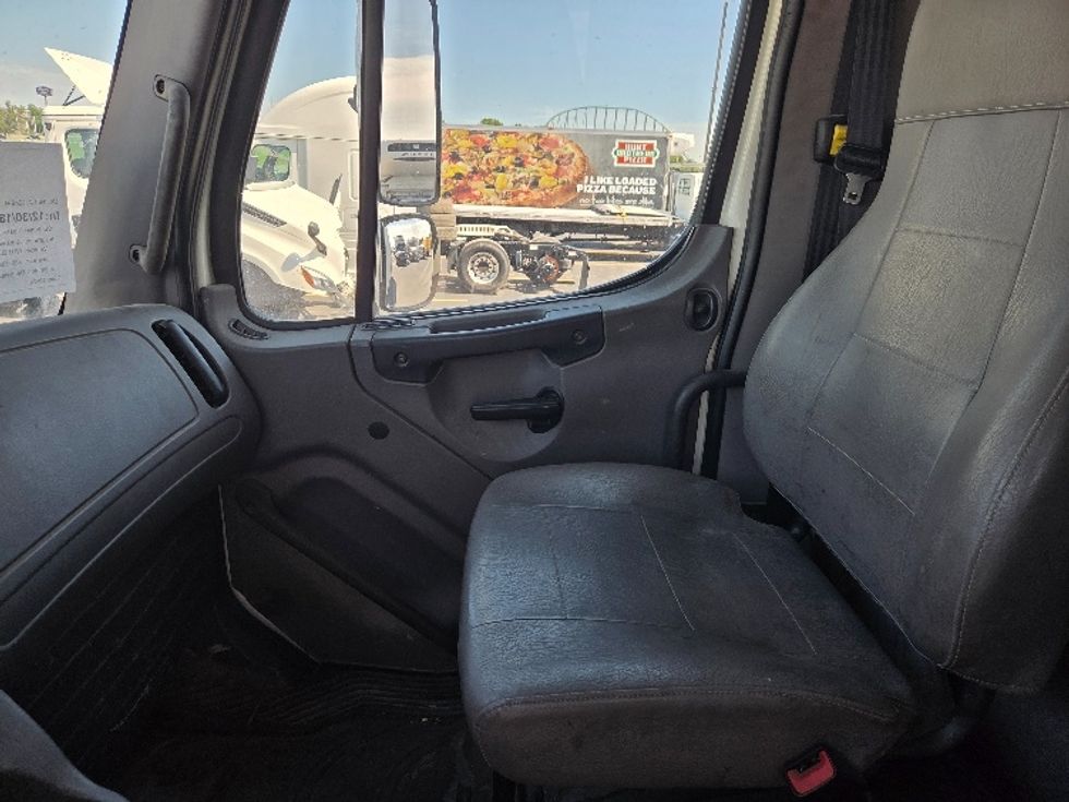Curtain Side-Light and Medium Duty Trucks-Freightliner-2015-M211264S-Kansas City-MO-453,536\n\t\tmiles-$ 41,000 - Image 18