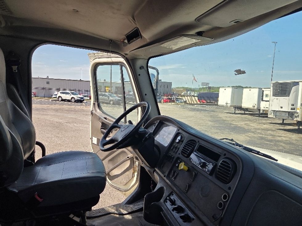 Curtain Side-Light and Medium Duty Trucks-Freightliner-2015-M211264S-Kansas City-MO-453,536\n\t\tmiles-$ 41,000 - Image 21