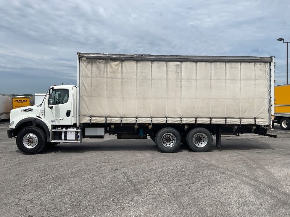 Curtain Side-Light and Medium Duty Trucks-Freightliner-2015-M211264S-Kansas City-MO-453,536\n\t\tmiles-$ 41,000 - Image 4