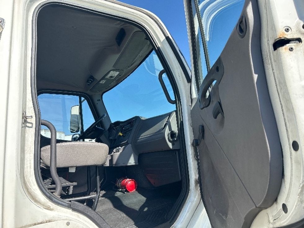 Curtain Side-Light and Medium Duty Trucks-Freightliner-2016-M2-Fontana-CA-239,912\n\t\tmiles-$ 37,750 - Image 20