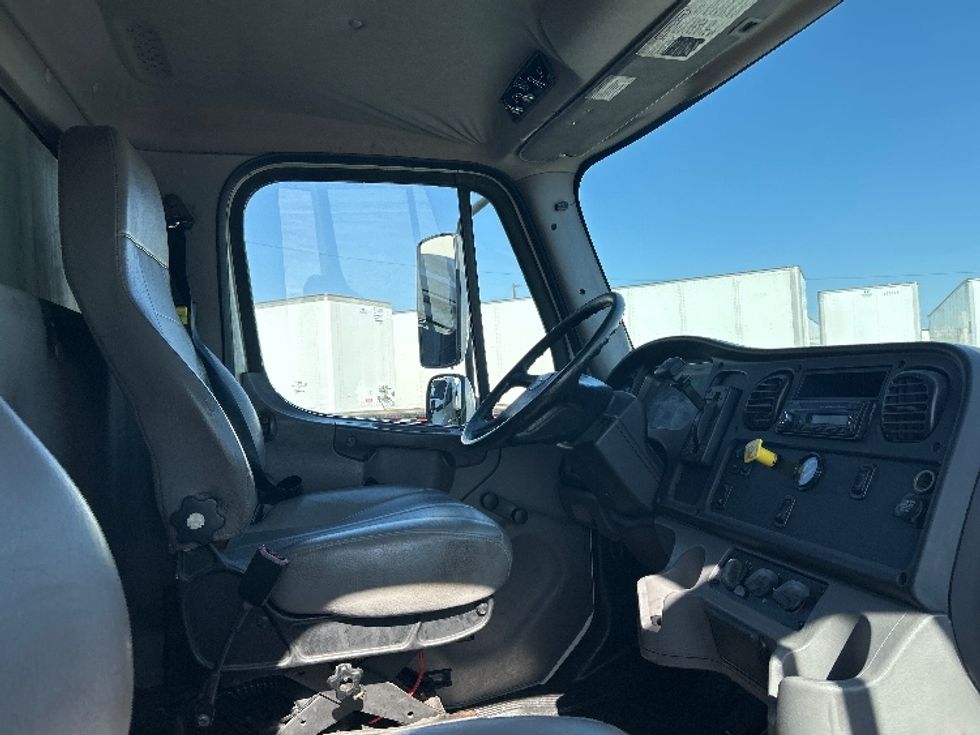 Curtain Side-Light and Medium Duty Trucks-Freightliner-2016-M2-Fontana-CA-239,912\n\t\tmiles-$ 37,750 - Image 22